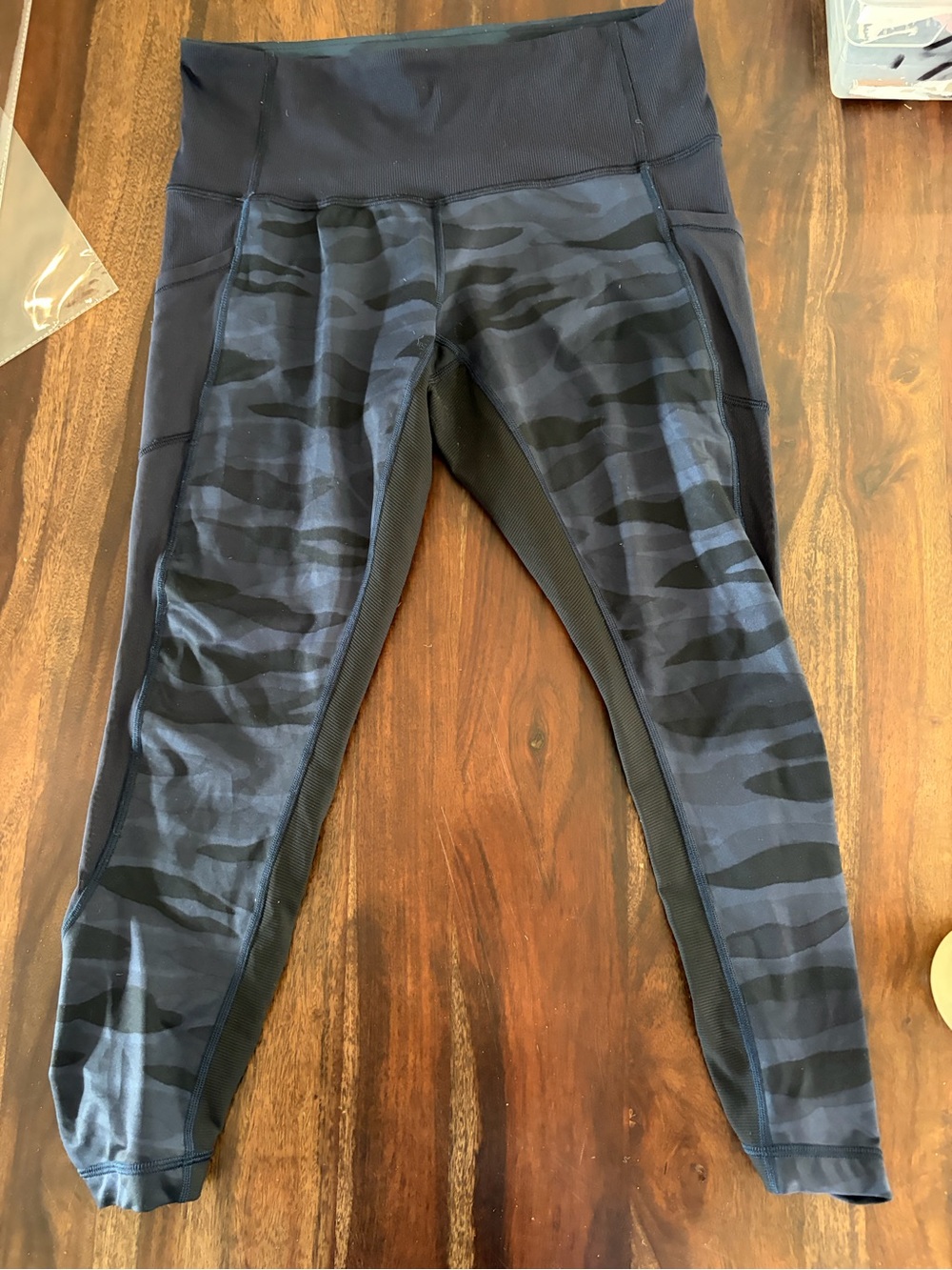 Lululemon 10 army blue crop leggings